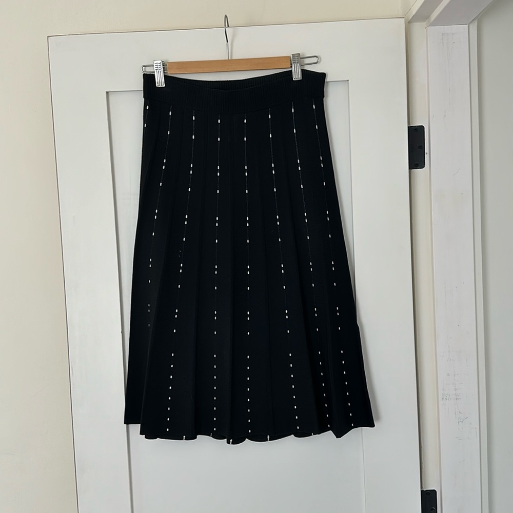 H&M midi, pleated knit skirt - Size Small